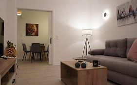 Bright & Cozy Apartment, Athens